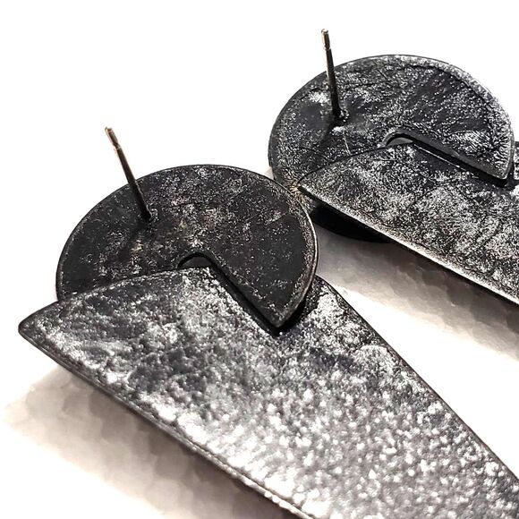 Black Textured Metal Elongated Triangle Drop Earrings Geometric 90s Retro - Picture 6 of 7